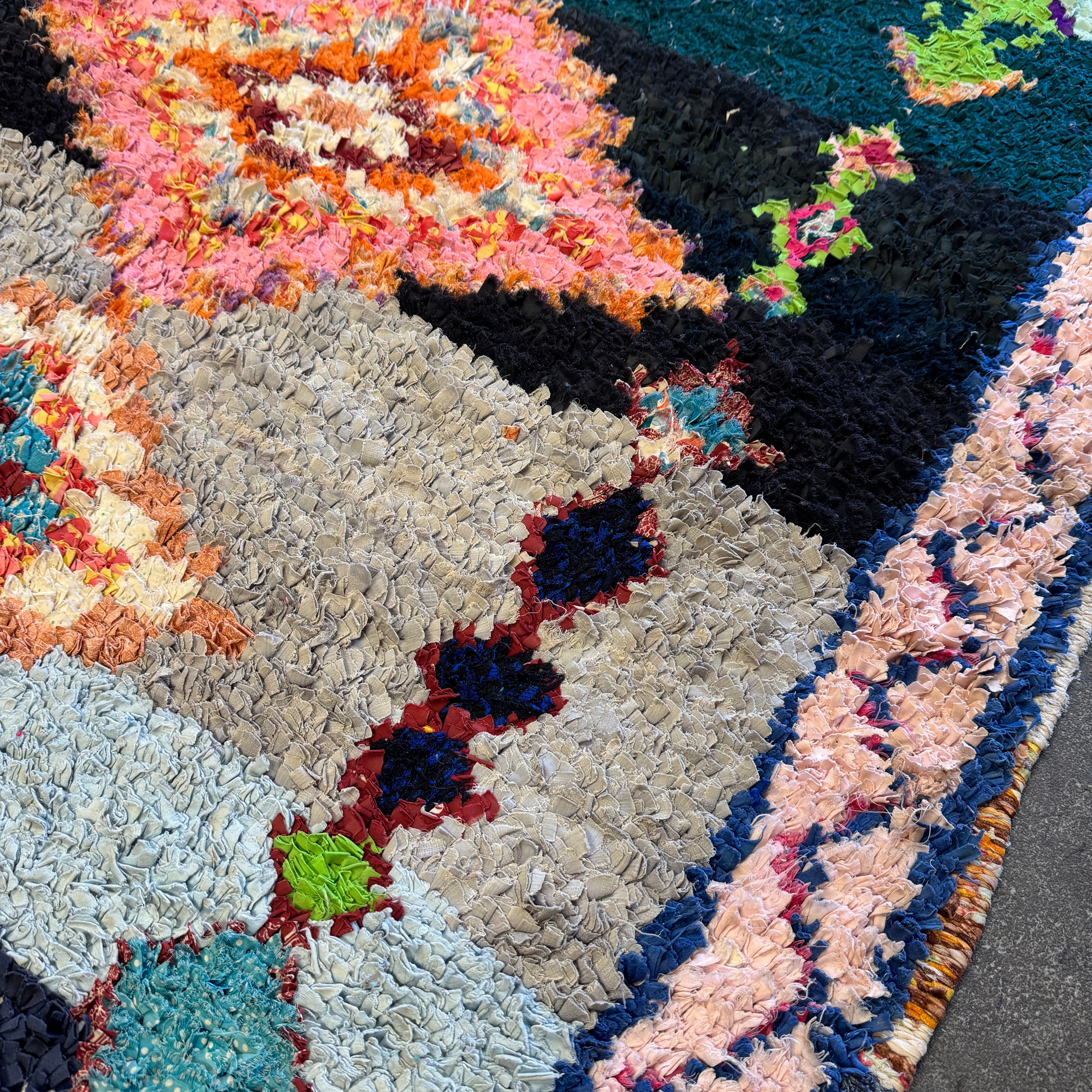 Marokkansk Boucherouite Tæppe (131x 213 cm)