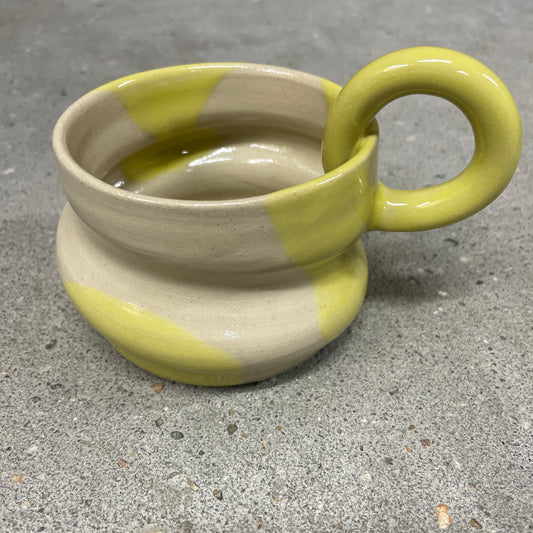 Keramik Studiet - Hånddrejet kop - Gul
